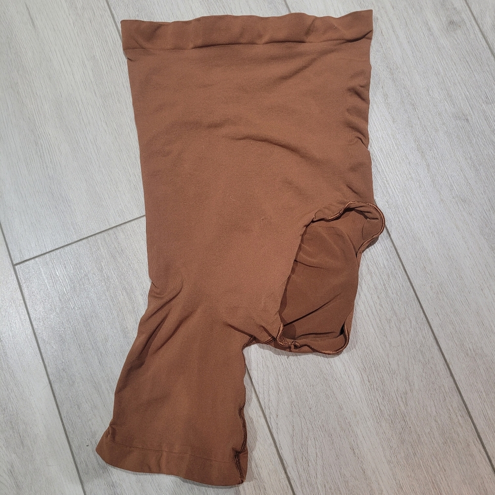 Skims Solutions Short Left Leg Exposed Shapewear Large Brown